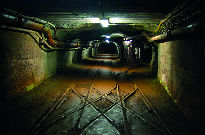 Banner Bergwerk, Tunnel Schiene 360 cm x 240 cm